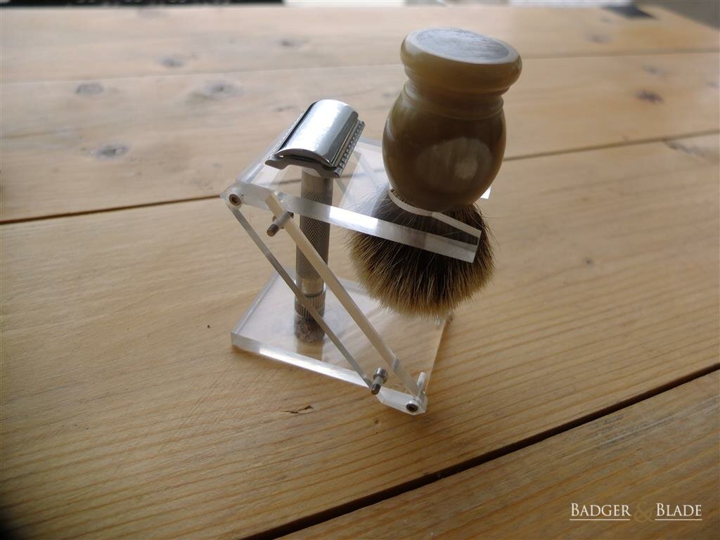 travel folding brush and razor stand